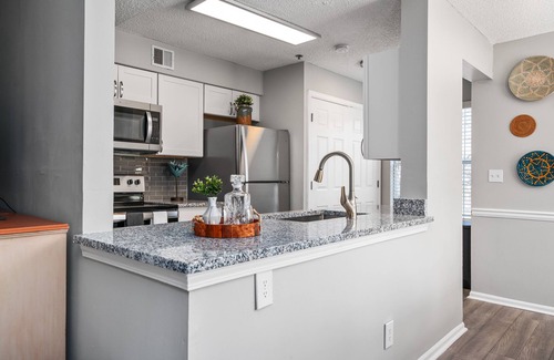 Sycamore Ridge Apartamento | Welcome to The Conservatory, your dream home away from home in Atlanta.