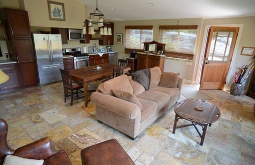 Petaluma Cabaña | Welcome to The Cottage!
