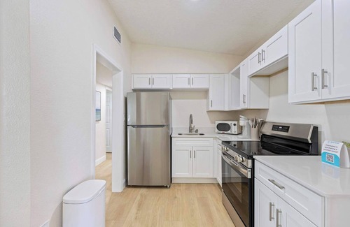 Cocoa Beach Apartamento | Welcome to The Drift – Your Laid-Back Beach Escape in Cocoa Beach!