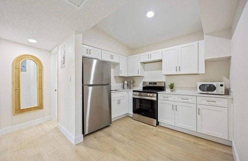 Cocoa Beach Apartamento | Welcome to The Drift – Your Laid-Back Beach Escape in Cocoa Beach!