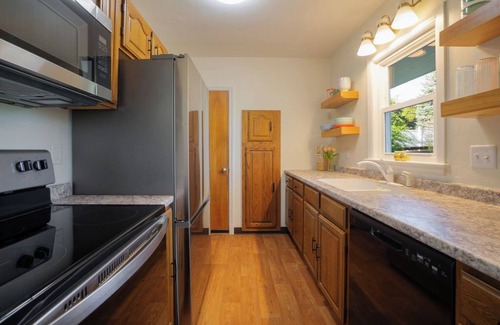 Woodbury County Casa | Welcome to the Enchanted Porch! Adorable 2 bed, 1.5 bath in Sioux City