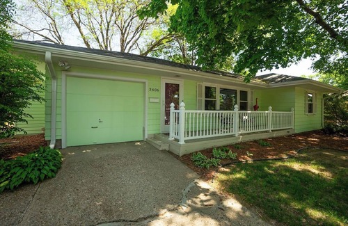 Woodbury County Casa | Welcome to the Enchanted Porch! Adorable 2 bed, 1.5 bath in Sioux City