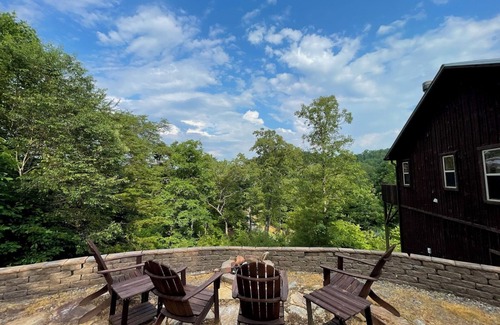 Murphy Cabina | Welcome to The Fox Den! Rustic decor and close to town!