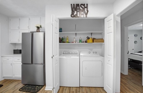 Stockbridge Casa | Welcome to the Good Life - with heated hot tub & Wifi and rental cars services