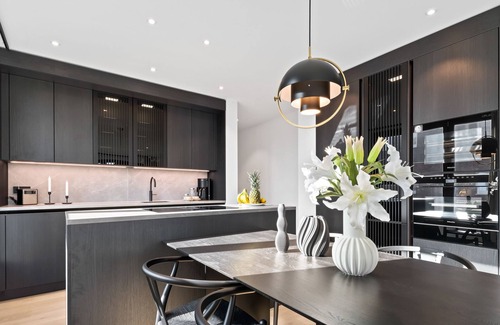 List Apartamento | Welcome to the Greenwich Suite – Luxury for 4 People with Balcony and Sauna.