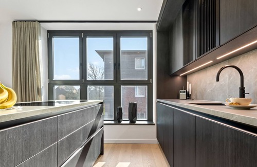 List Apartamento | Welcome to the Greenwich Suite – Luxury for 4 People with Balcony and Sauna.