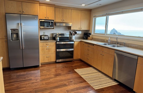 Brookings Casa | Bienvenido a The Harris Beach House, ubicado en la playa con acceso privado.