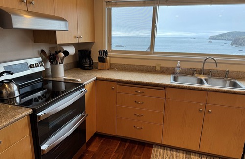 Brookings Casa | Bienvenido a The Harris Beach House, ubicado en la playa con acceso privado.