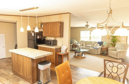 Alexander Casa | Welcome to the Hill Top House Comfy 2-bedroom house with WiFi, AC, and more!