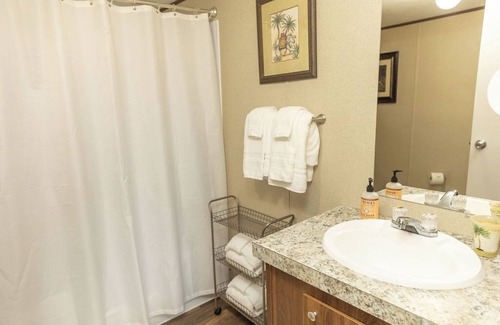 Alexander Casa | Welcome to the Hill Top House Comfy 2-bedroom house with WiFi, AC, and more!