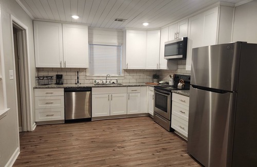 Covington Casa | Welcome to the Hollywood of the South! 2 miles from Covington Square.