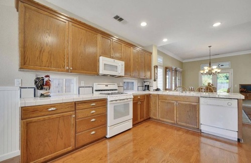 Ione Casa | Welcome to the Large House
