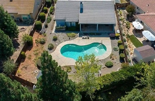 Ione Casa | Welcome to the Large House