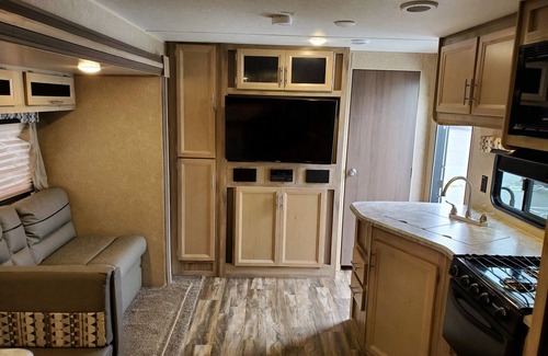 Laurel Alquiler De RV | Welcome to “The Last Resort” 2019 29 ft Coachman Catalina