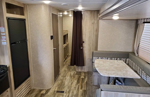 Laurel Alquiler De RV | Welcome to “The Last Resort” 2019 29 ft Coachman Catalina