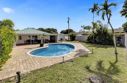 Tropic Palms Casa | Welcome to the Leaf House