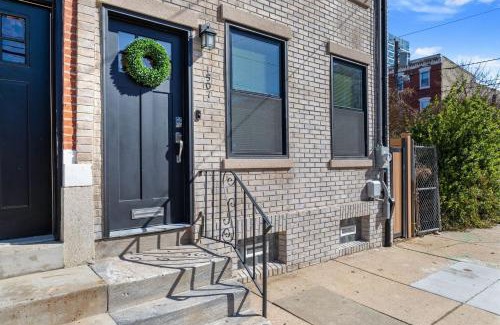 North Philadelphia West Apartamento | Welcome to The Lux Collective a Spacious 5-Bedroom House close to Stadiums, Universities, Center City & more!