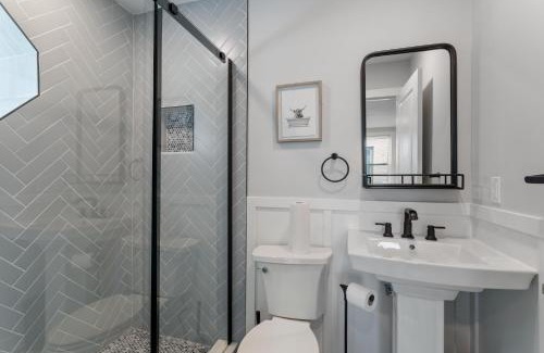 North Philadelphia West Apartamento | Welcome to The Lux Collective a Spacious 5-Bedroom House close to Stadiums, Universities, Center City & more!