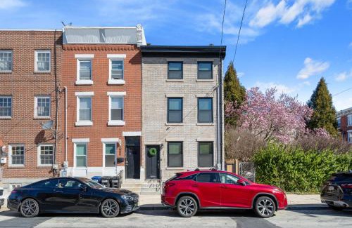 North Philadelphia West Apartamento | Welcome to The Lux Collective a Spacious 5-Bedroom House close to Stadiums, Universities, Center City & more!