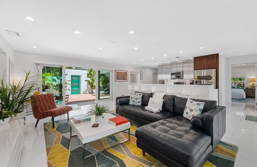Wilton Manors Casa | ¡Bienvenido a Martell House, una joya contemporánea recién incluida en Rivers Bend!