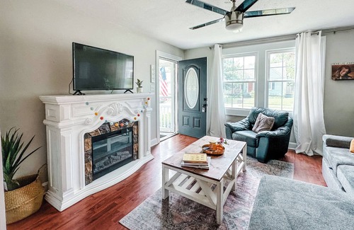 Owensboro Casa | Welcome to the Owensboro House our exquisite home located in the heart of town.