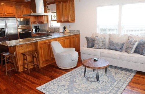 Gulfport Cabaña | Welcome to The Oyster Shack! The Coast's cutest coastal cottage!