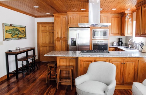 Gulfport Cabaña | Welcome to The Oyster Shack! The Coast's cutest coastal cottage!