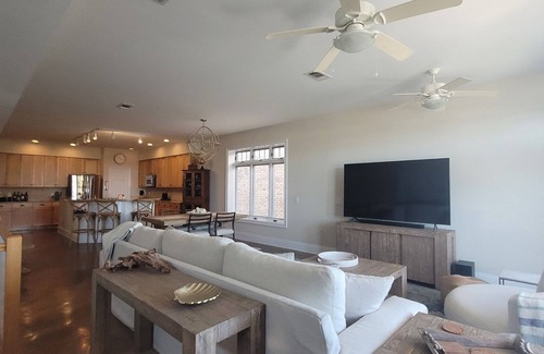 Downtown Villa | Welcome to the Seville Sunrise. Walkable with amazing views of Pensacola Bay.