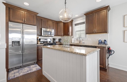 Benton Harbor Casa | Welcome to the Shore Thing! Located in beautiful Harbor Shores and by the beach