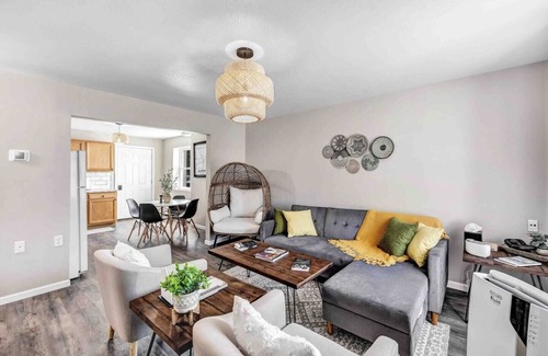 Algoma Apartamento | Welcome to The Steele Magnolia!! Completely renovated 2 bed/1ba plus bonus pull out futon couch