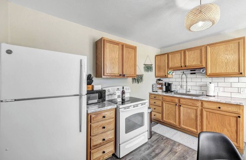 Algoma Apartamento | Welcome to The Steele Magnolia!! Completely renovated 2 bed/1ba plus bonus pull out futon couch