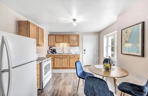Algoma Apartamento | Welcome to The Steele Magnolia!! Completely renovated 2 bed/1ba plus bonus pull out futon couch