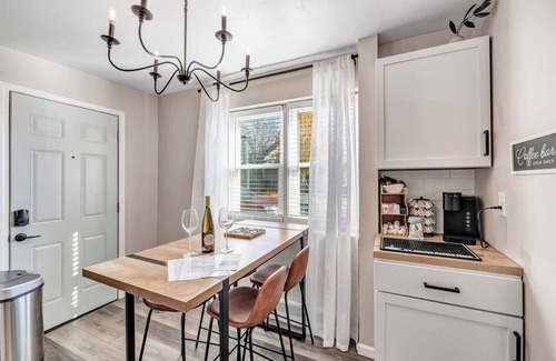 Algoma Apartamento | Welcome to The Steele Magnolia!! Completely renovated 2 bed/1ba plus bonus pull out couch