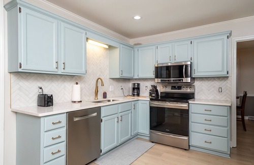 Simpsonville Casa | Welcome to The Taylor House; Simpsonville gem that offers more than just a stay.
