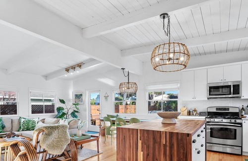 Aptos Casa | Welcome to the Tiki Tides in Aptos. Firepit. Hot Tub. Walking distance to Seacliff Beach.