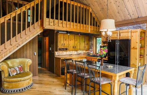 Lake Mills Casa | Bienvenido a la casa del árbol. Nuestro hogar lejos de casa y con suerte el tuyo también.