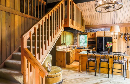 Lake Mills Casa | Bienvenido a la casa del árbol. Nuestro hogar lejos de casa y con suerte el tuyo también.