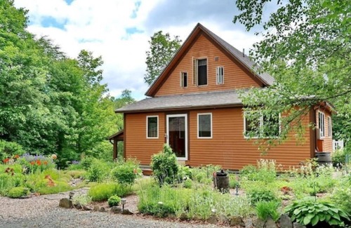 Twin Mountain Cabina | Welcome to “The Tulip” Riverfront Post & Beam