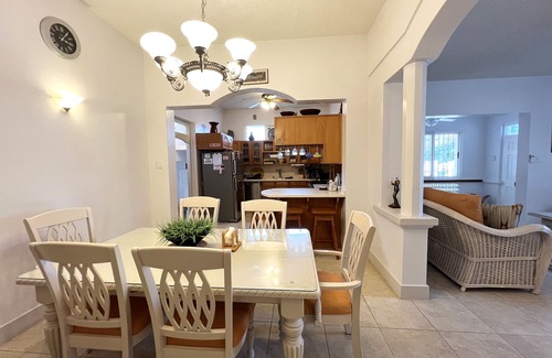 Reeds Bay Casa | Welcome to the Unpretentious and Breezy Graceville, Steps Away From the Beach