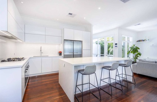Subiaco Casa | Welcome to this classic Federation home with high end features. Free WIFI