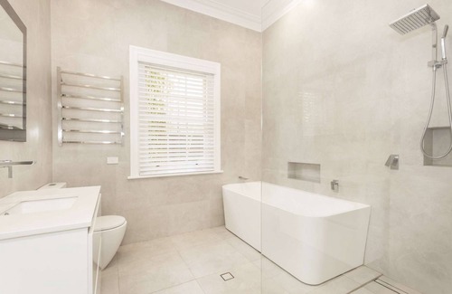 Subiaco Casa | Welcome to this classic Federation home with high end features. Free WIFI