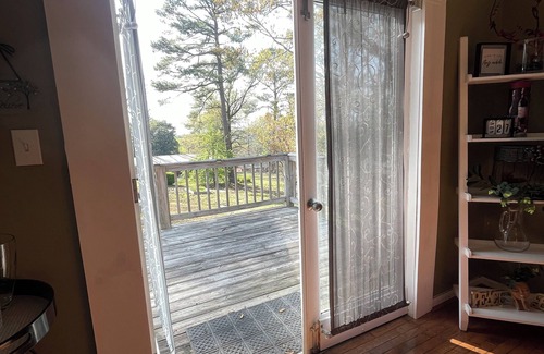 New Castle Casa | Welcome to this lovely 3 bedroom home near access to all the city has to offer.