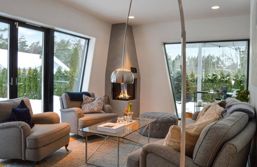 Varmdo Casa | Welcome to this well-equipped house with outdoor whirlpool in the beautiful Stockholm archipelago.
