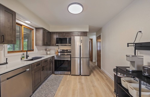 Des Moines Casa | Welcome to Tiny's House. Your 3 Beds, 1 Bathroom Cozy Retreat in Des Moines