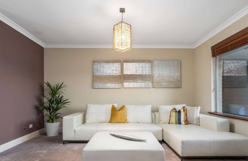 Connolly Casa | Welcome to Tranquil Family Oasis: Spa Garden & BBQ