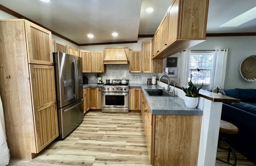 Mountainaire Cabina | Welcome to Treehouse Cabin in the Pines. The forest is calling, adventure awaits