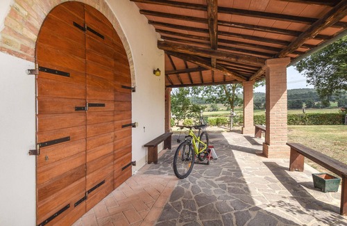 Montorsaio Apartamento | Welcome to Tuscany and this inviting vacation apartment surrounded by picturesque countryside.