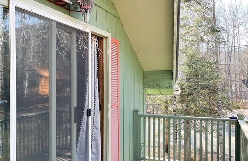 Carrabassett Valley Chalet De Esquí | Welcome to the Valley Chalet, just minutes away from your next adventure!