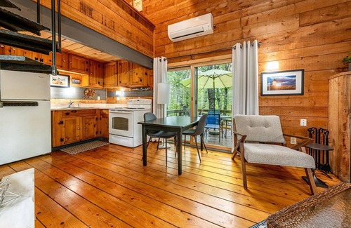 Wellfleet Cabaña | Welcome to Wellfleet! Classically Modern, Woodsy and Serene.