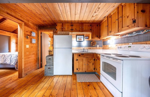 Wellfleet Cabaña | Welcome to Wellfleet! Classically Modern, Woodsy and Serene.